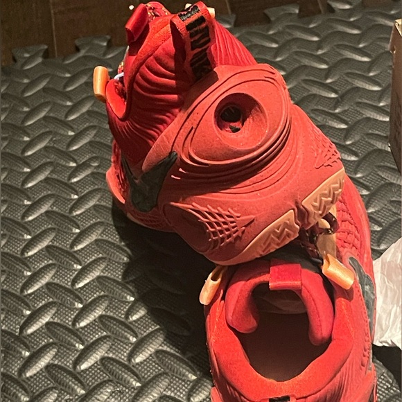 Nike Cosmic Unity TB
University Red ds - Picture 5 of 7